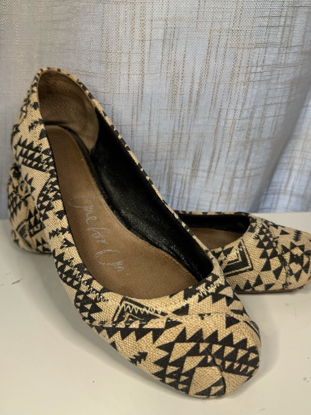 TOMS One for One Burlap Aztec Print Womens Size 8 Slip Ons Ballet Flats Shoes